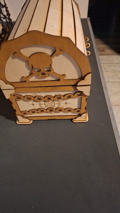 Schatztruhe Mit 6 Dosen Bier