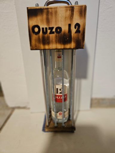 Inbegriffen ist eine Flasche Ouzo 12